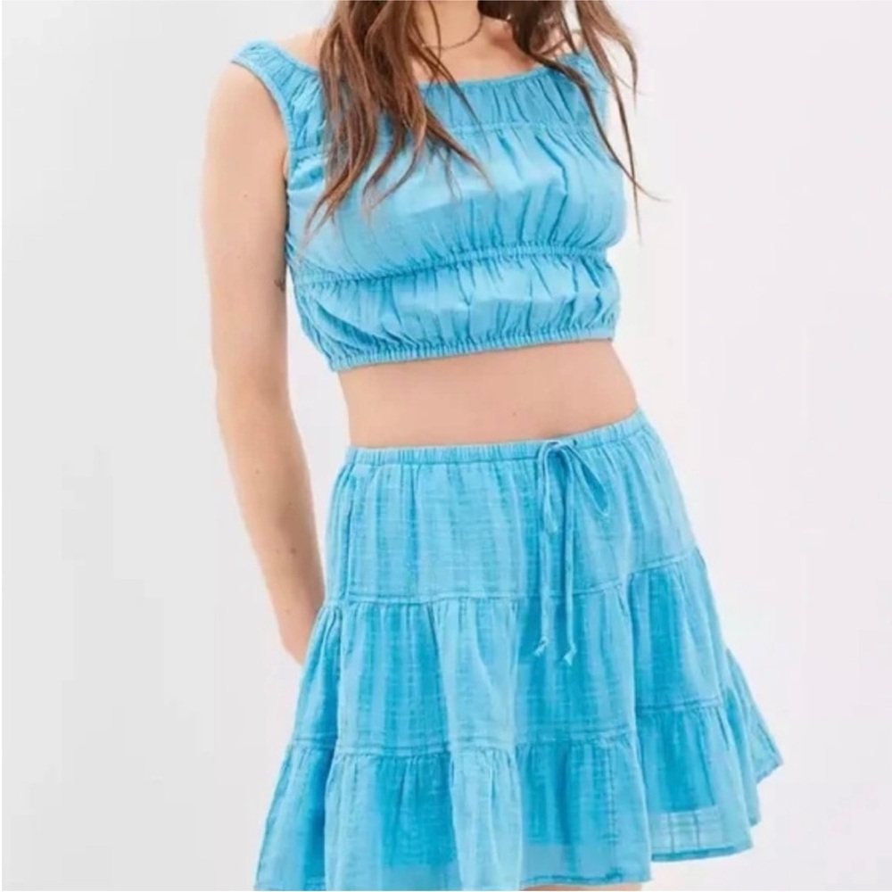 American Eagle Outfitters Blue Cropped Smocked Tank Top